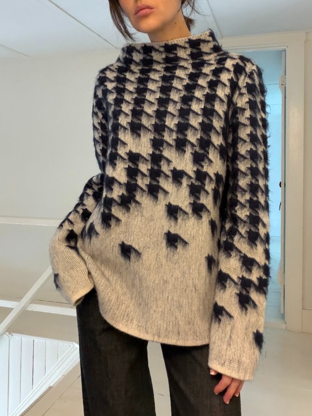 Natan Merino Wool Houndstooth Jacquard Turtleneck Sweater Size 3 Grey/Navy